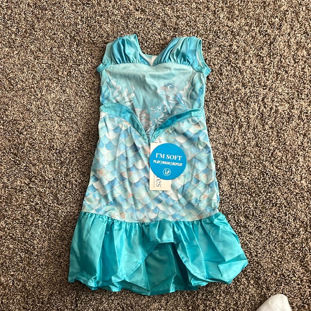 Mermaid dress up